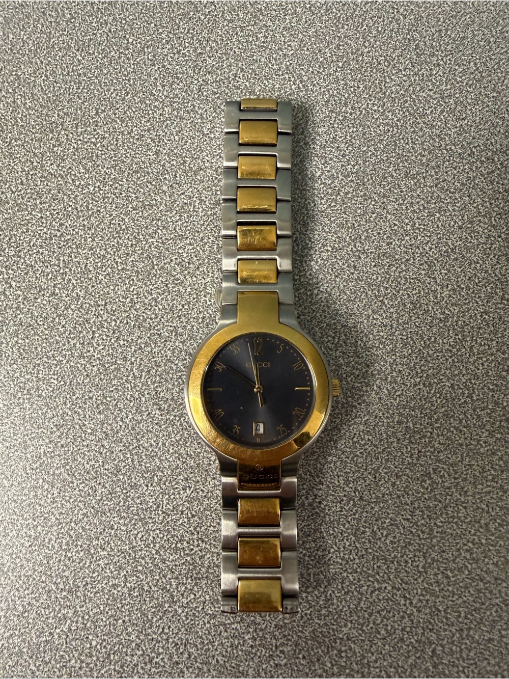 Men’s Gucci Watch 8900M